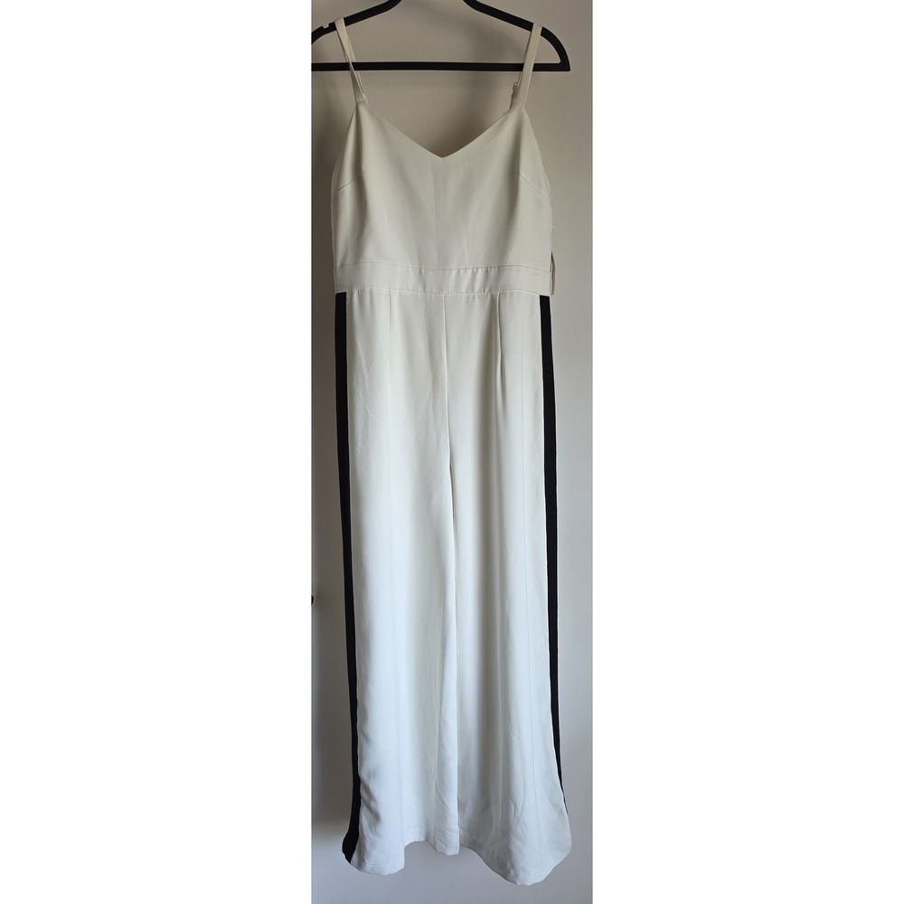 NWT AQUA Jumpsuit Womens M White Black Colorblock Sleeveless V-Neck Romper